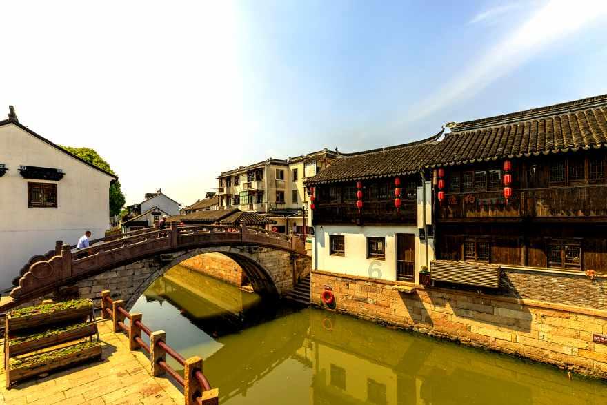 厦门留光文化传媒有限公司:《年会不能停!》票房破11亿 连续28日获票房冠军
